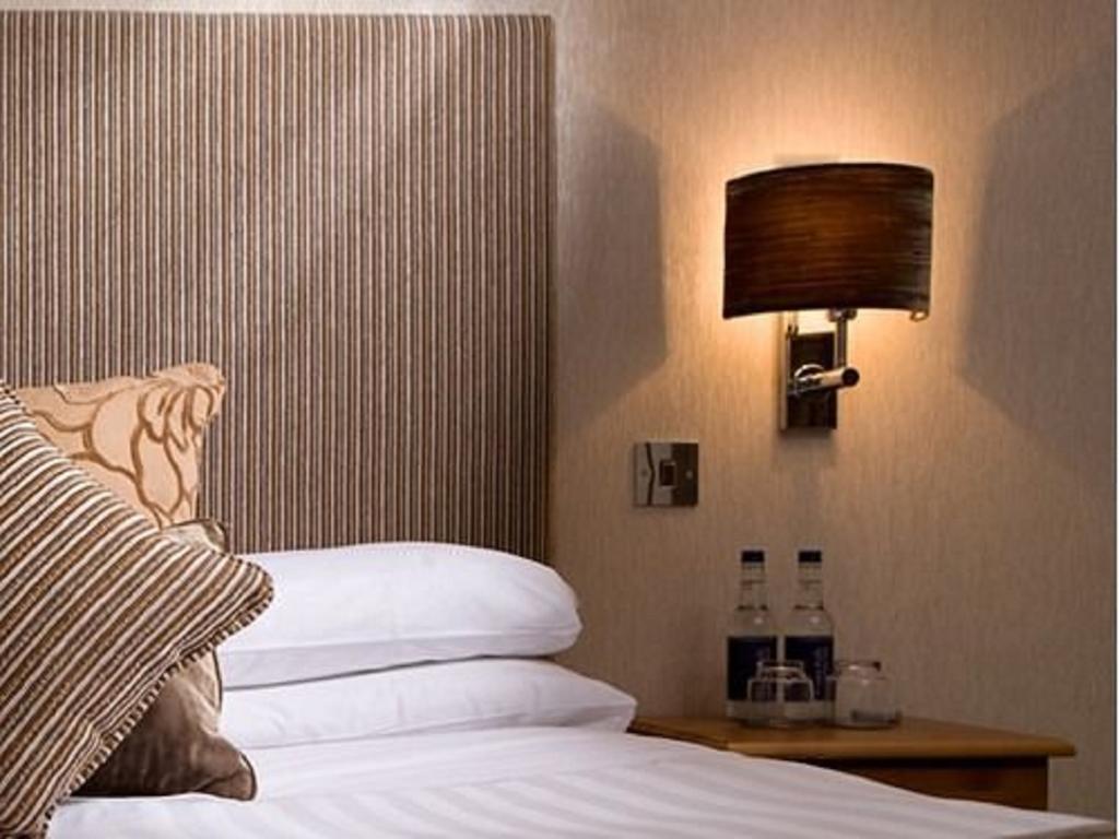 Malin Court Hotel And Restaurant Эр Номер фото