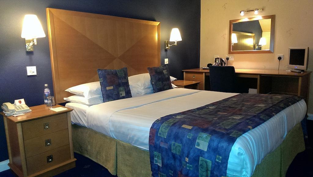 Malin Court Hotel And Restaurant Эр Номер фото